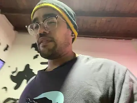 Snapshot of Im_sophiie chatting on 02/02/25, 06:37 Im sophiie online show from 02/02/25, 06:37