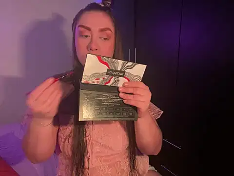 Snapshot of Im_sophiie chatting on 02/06/25, 05:57 Im sophiie online show from 02/06/25, 05:57