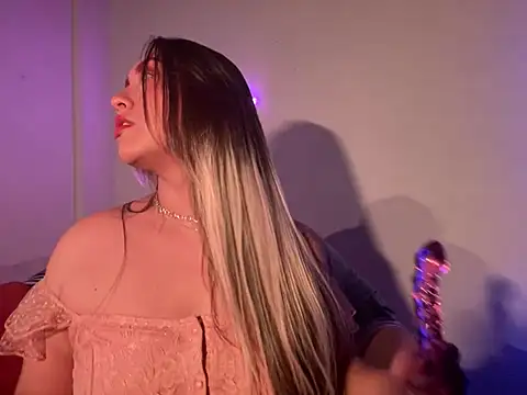 Snapshot of Im_sophiie chatting on 02/06/25, 09:00 Im sophiie online show from 02/06/25, 09:00