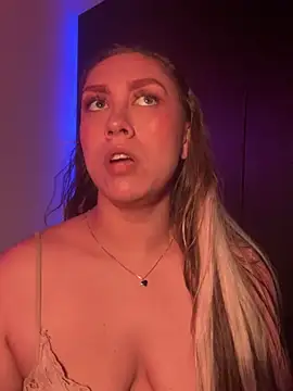 Snapshot of Im_sophiie chatting on 02/13/25, 08:59 Im sophiie online show from 02/13/25, 08:59