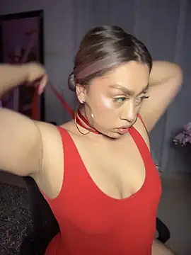 Snapshot of Im_sophiie chatting on 10/24/25, 06:32 Im sophiie online show from 10/24/25, 06:32