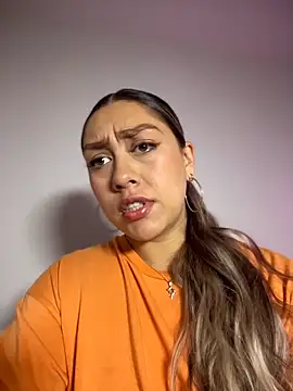 Snapshot of Im_sophiie chatting on 12/14/25, 11:09 Im sophiie online show from 12/14/25, 11:09