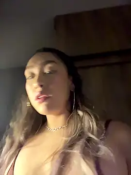 Snapshot of Im_sophiie chatting on 12/19/25, 06:53 Im sophiie online show from 12/19/25, 06:53