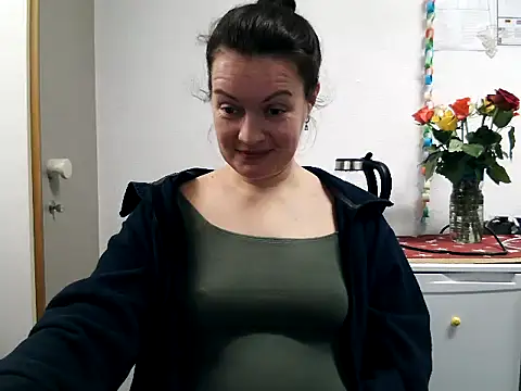 Snapshot of LoveNBloom chatting on 12/31/24, 05:40 LoveNBloom online show from 12/31/24, 05:40