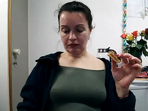 Snapshot of LoveNBloom chatting on 12/31/24, 08:45 LoveNBloom online show from 12/31/24, 08:45