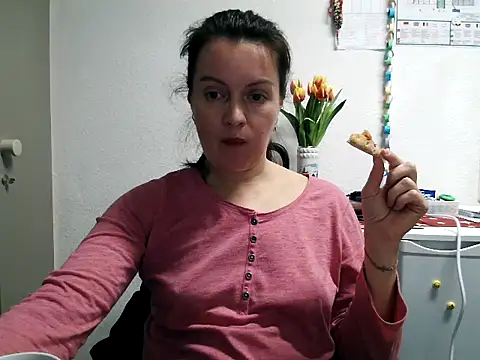 Snapshot of LoveNBloom chatting on 02/06/25, 07:29 LoveNBloom online show from 02/06/25, 07:29