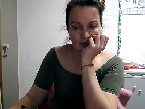 Snapshot of LoveNBloom chatting on 02/21/25, 06:04 LoveNBloom online show from 02/21/25, 06:04