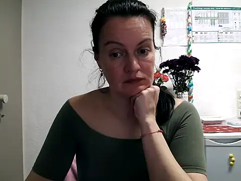 Snapshot of LoveNBloom chatting on 03/08/25, 06:16 LoveNBloom online show from 03/08/25, 06:16