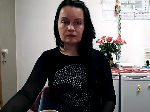 Snapshot of LoveNBloom chatting on 03/09/25, 06:32 LoveNBloom online show from 03/09/25, 06:32