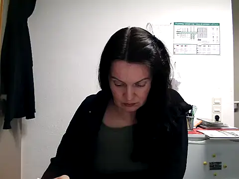 Snapshot of LoveNBloom chatting on 04/06/26, 06:42 LoveNBloom online show from 04/06/26, 06:42