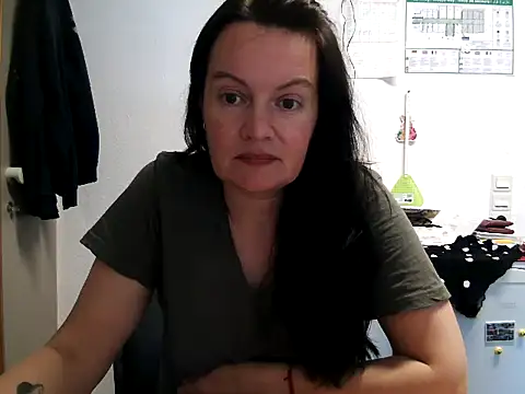 LoveNBloom online show from 05/25/26, 06:03