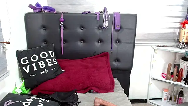 Snapshot of VIOLETTA-HOT chatting on 01/21/25, 01:43 VIOLETTA-HOT online show from 01/21/25, 01:43