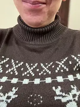 Snapshot of sweetmystery1 chatting on 12/28/24, 01:49 sweetmystery1 online show from 12/28/24, 01:49