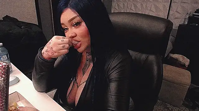 sheylagoddess11 online show from 10/18/25, 05:21