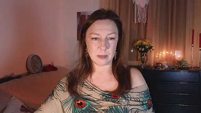 vanessawis  online show from 12/15/25, 12:15