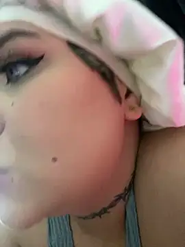 Snapshot of Laura_takint chatting on 12/24/24, 07:33 Laura takint online show from 12/24/24, 07:33