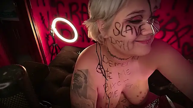 Snapshot of Laura_takint chatting on 02/10/25, 10:09 Laura takint online show from 02/10/25, 10:09