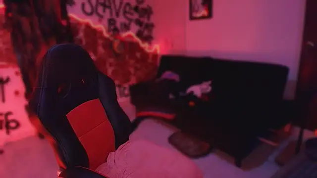 Snapshot of Laura_takint chatting on 11/11/25, 09:04 Laura takint online show from 11/11/25, 09:04