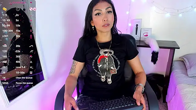 Snapshot of Tracy_lambo chatting on 10/29/25, 10:44 Tracy lambo online show from 10/29/25, 10:44