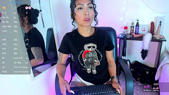 Snapshot of Tracy_lambo chatting on 12/01/25, 04:56 Tracy lambo online show from 12/01/25, 04:56