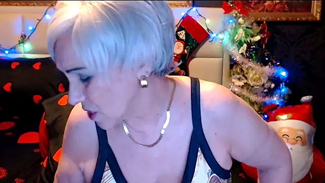 Snapshot of HappyWomanOn chatting on 12/19/24, 11:07 HappyWomanOn online show from 12/19/24, 11:07