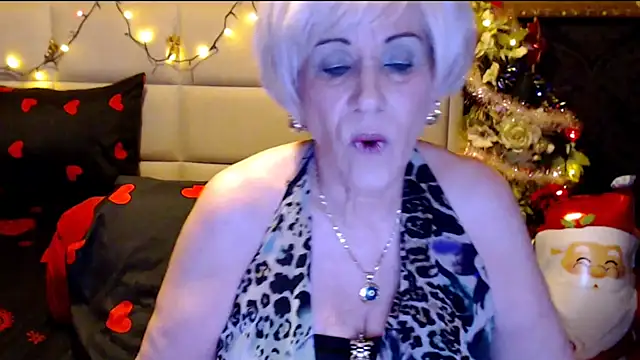 Snapshot of HappyWomanOn chatting on 12/23/24, 07:09 HappyWomanOn online show from 12/23/24, 07:09