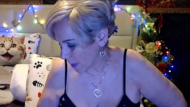 Snapshot of HappyWomanOn chatting on 02/01/25, 10:34 HappyWomanOn online show from 02/01/25, 10:34