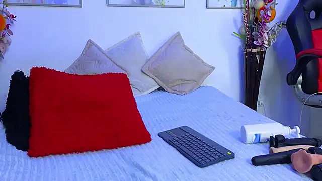 Marianaa Lopezz online show from 12/11/24, 10:49