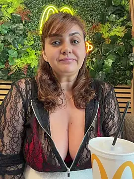 Snapshot of AnneKane chatting on 06/15/26, 09:44 AnneKane online show from 06/15/26, 09:44