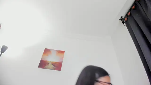 nia  white online show from 04/23/26, 12:12