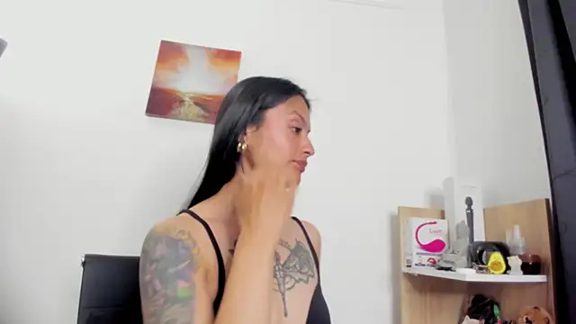 nia  white online show from 05/25/26, 01:22