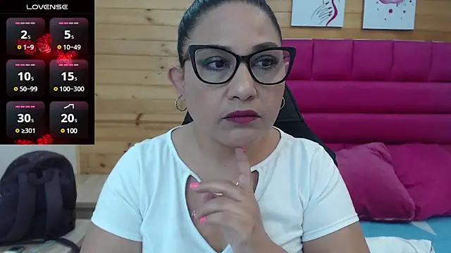 Snapshot of Katha_Marck chatting on 12/17/24, 02:44 Katha Marck online show from 12/17/24, 02:44