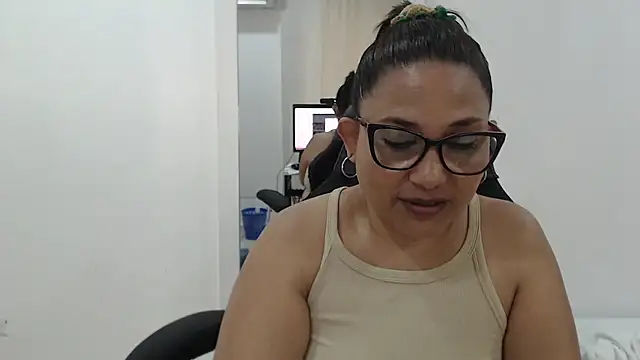 Snapshot of Katha_Marck chatting on 09/13/25, 07:57 Katha Marck online show from 09/13/25, 07:57