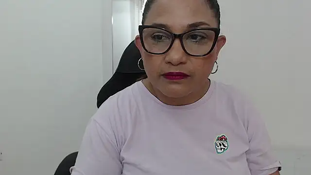 Snapshot of Katha_Marck chatting on 10/22/25, 12:27 Katha Marck online show from 10/22/25, 12:27