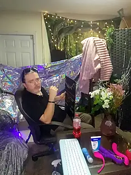 Hotredheadandtoungelasher online show from 12/31/24, 10:58