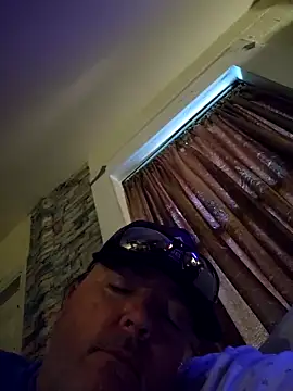 Hotredheadandtoungelasher online show from 04/23/26, 01:13