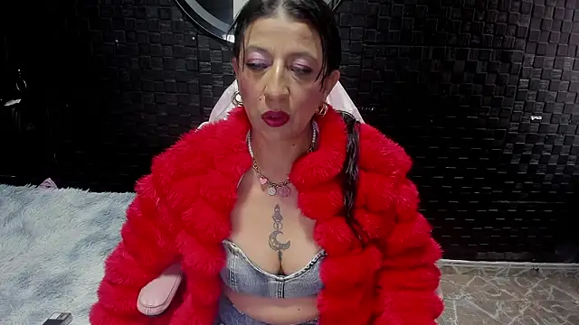 Snapshot of mature_sexi40 chatting on 01/14/26, 01:17 mature sexi40 online show from 01/14/26, 01:17