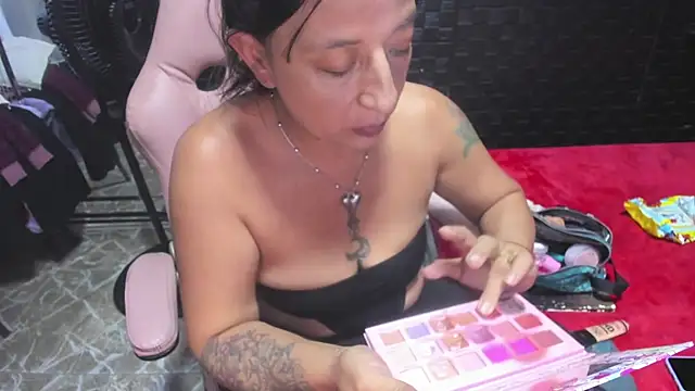 Snapshot of mature_sexi40 chatting on 06/25/26, 11:48 mature sexi40 online show from 06/25/26, 11:48