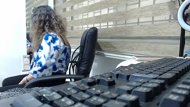 jesy hot online show from 09/17/25, 10:00