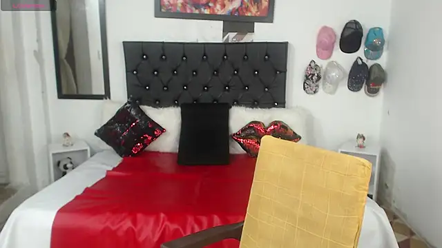 Snapshot of Sweetbigcatt chatting on 03/16/25, 12:34 Sweetbigcatt online show from 03/16/25, 12:34