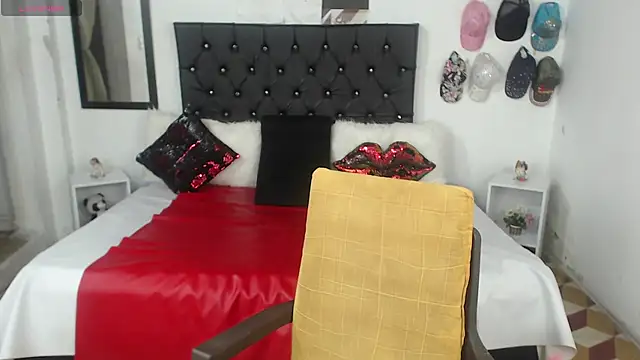 Snapshot of Sweetbigcatt chatting on 03/16/25, 09:49 Sweetbigcatt online show from 03/16/25, 09:49