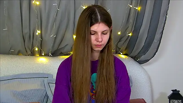 AudreyBarlow online show from 10/28/25, 06:28