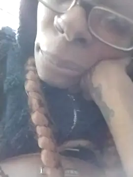 Snapshot of Jasmine_FullsShine chatting on 12/15/25, 02:43 Jasmine FullsShine online show from 12/15/25, 02:43