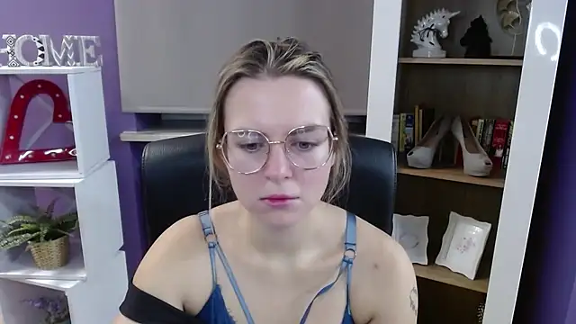 Zoey Erotic online show from 11/21/25, 05:28