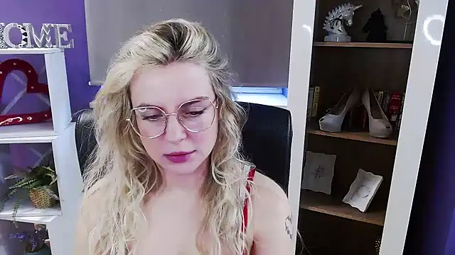 Zoey Erotic online show from 03/02/26, 07:15