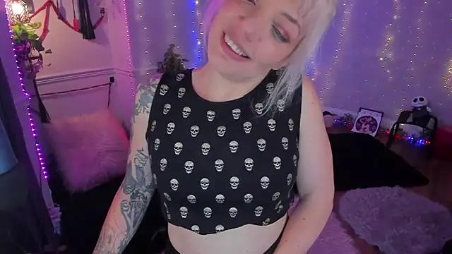 Snapshot of AliceW0lf chatting on 09/15/25, 07:58 AliceW0lf online show from 09/15/25, 07:58