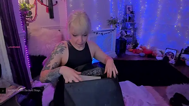 Snapshot of AliceW0lf chatting on 11/22/25, 05:34 AliceW0lf online show from 11/22/25, 05:34