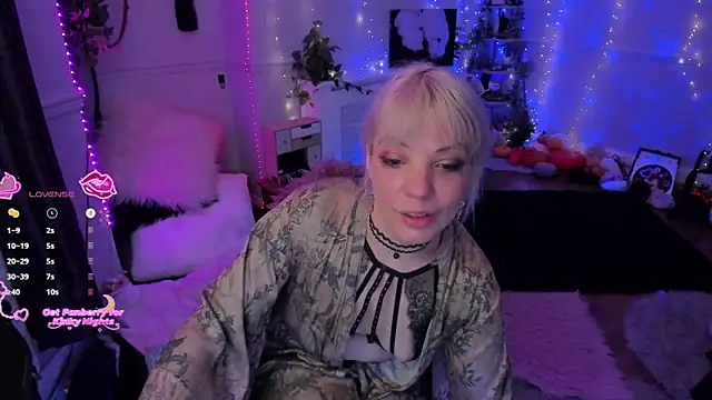 Snapshot of AliceW0lf chatting on 11/29/25, 05:05 AliceW0lf online show from 11/29/25, 05:05