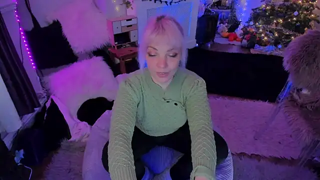 Snapshot of AliceW0lf chatting on 12/18/25, 04:13 AliceW0lf online show from 12/18/25, 04:13