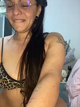 Snapshot of Kataliina chatting on 03/18/25, 05:52 Kataliina online show from 03/18/25, 05:52